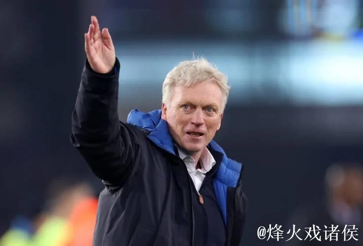 邮报：欧冠失利后莫耶斯翻阅管理学，惹笑曼联球员