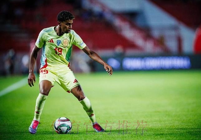 阿拉巴:莱万是世界最佳前锋之一 他再次证明自己